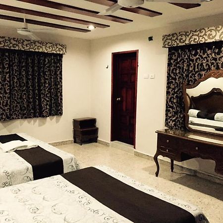 Хостел Hostal Kin-Beh Вальядолид Экстерьер фото