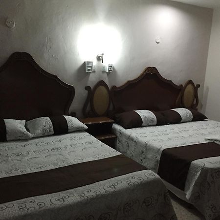 Хостел Hostal Kin-Beh Вальядолид Экстерьер фото