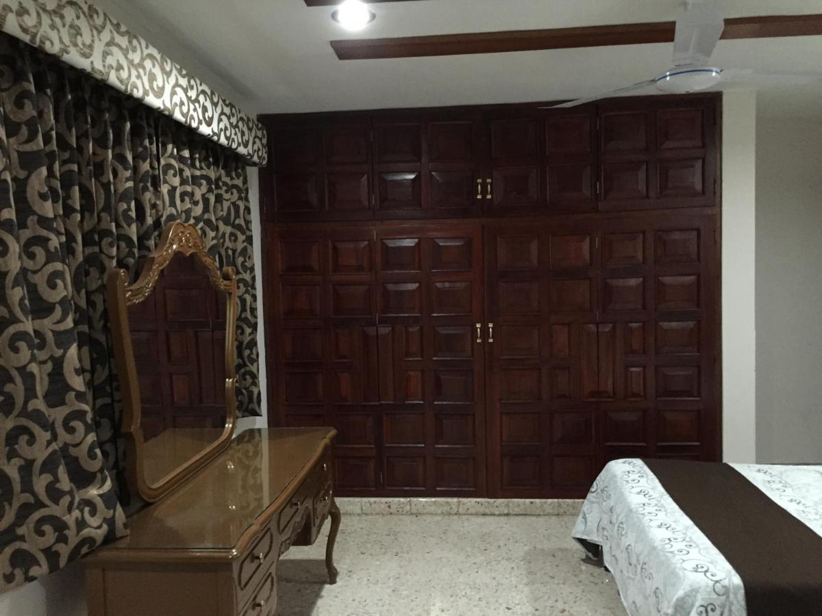 Хостел Hostal Kin-Beh Вальядолид Экстерьер фото