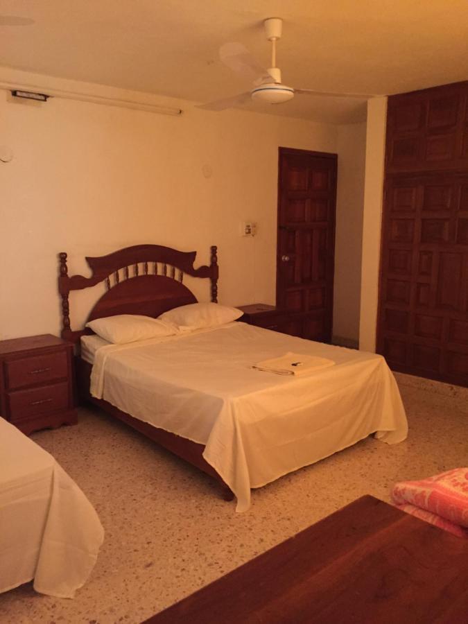 Хостел Hostal Kin-Beh Вальядолид Экстерьер фото